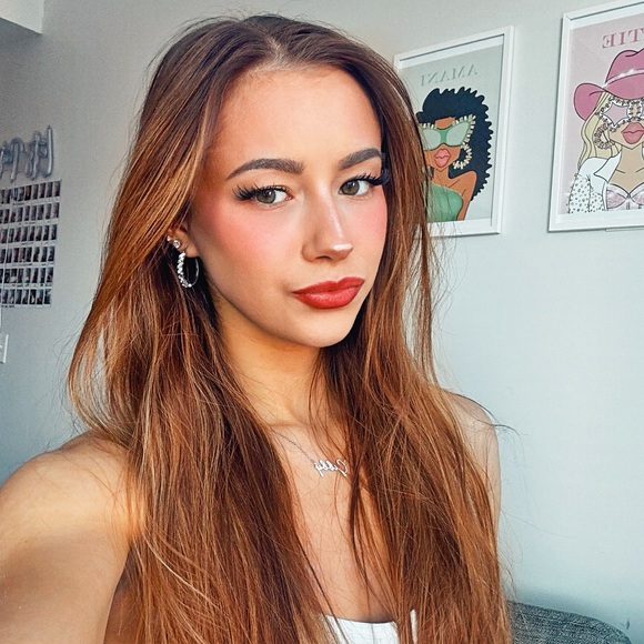 Meet your Posher, Haleigh - Picture 1 of 3